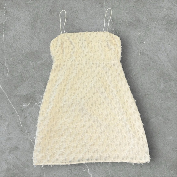 ASTR The Label Livia Textured Eyelash Mini Dress In Cream Size Medium - Picture 2 of 9